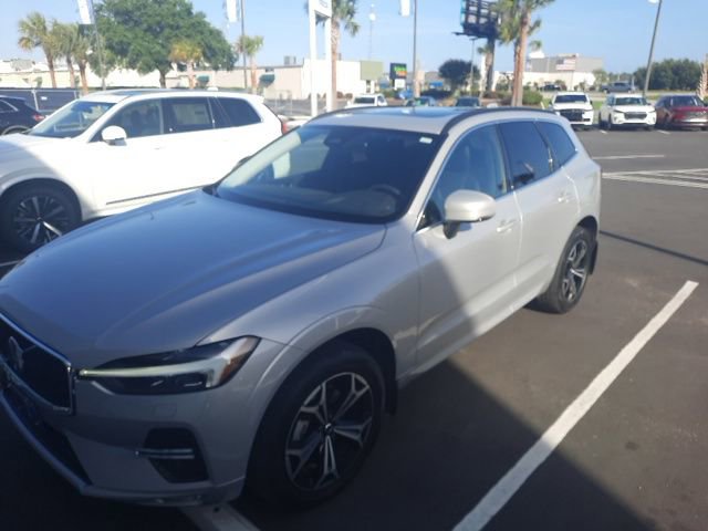 Used 2022 Volvo XC60 B5 Momentum w/ Climate Package AWD/4WD image 8