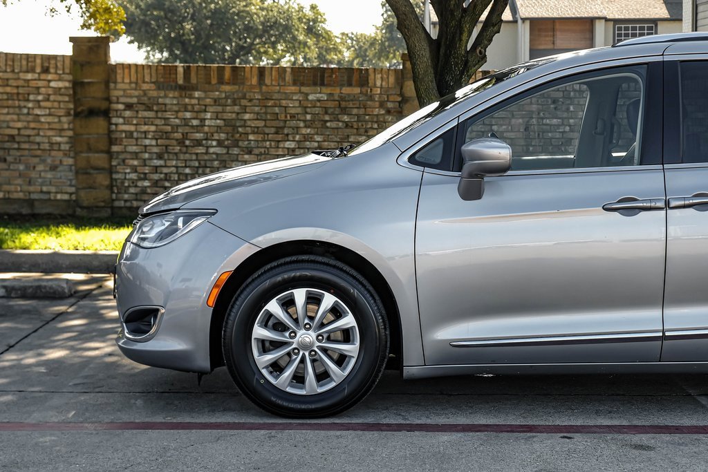 Used 2019 Chrysler Pacifica Touring-L image 19