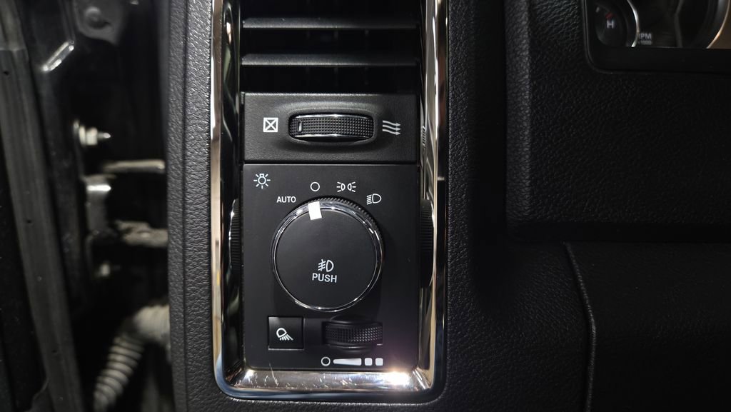 Used 2018 RAM 1500 Sport w/ Sport Premium Group image 9