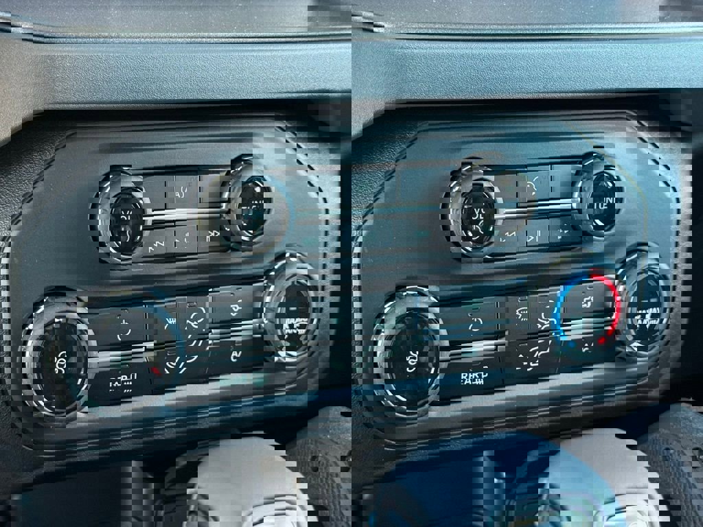 New 2025 Ford Bronco Badlands w/ Black Appearance Package image 12