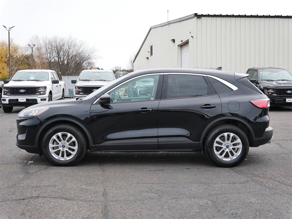 Used 2022 Ford Escape SE w/ Cold Weather Package image 2