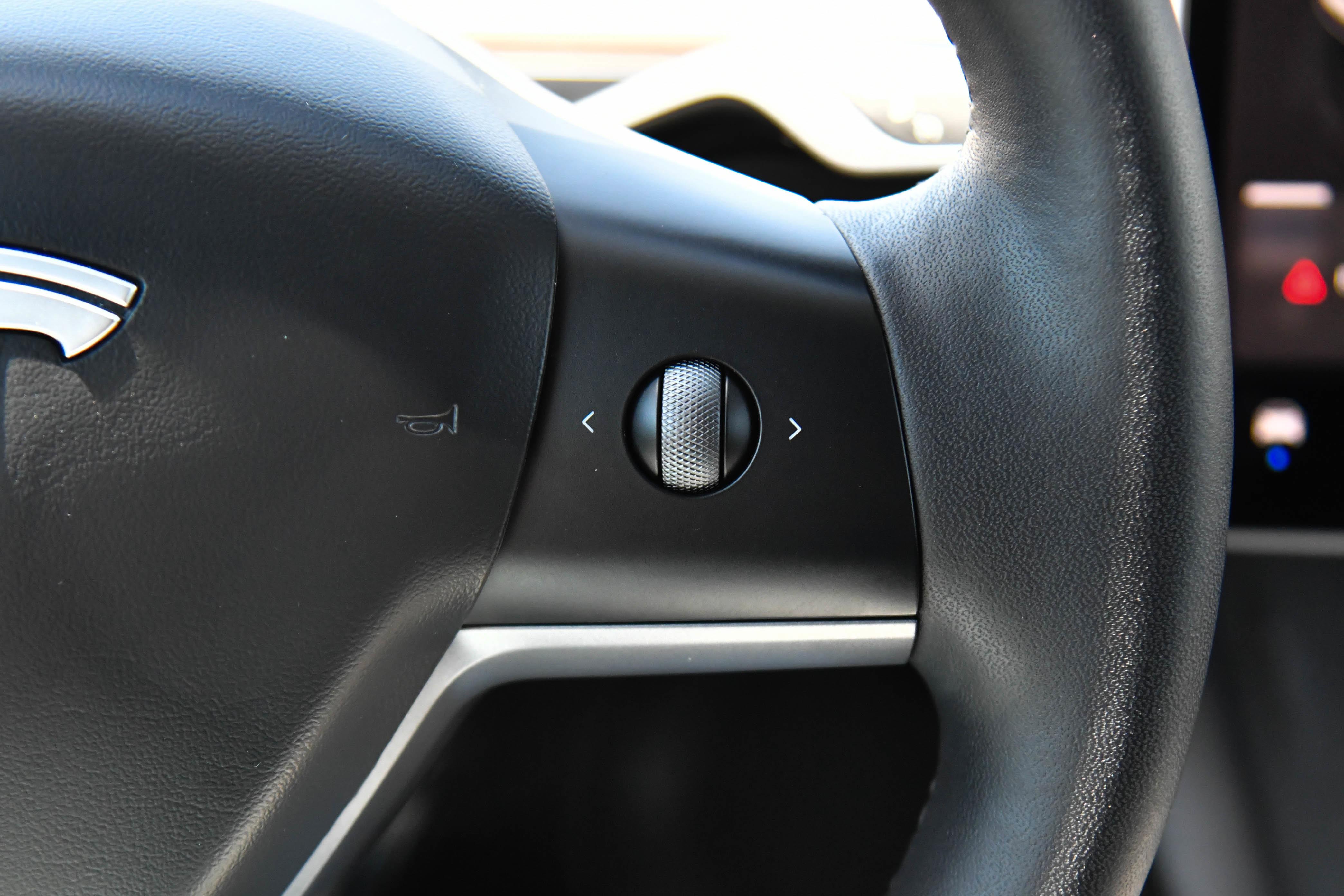 Used 2023 Tesla Model Y Long Range AWD/4WD image 29