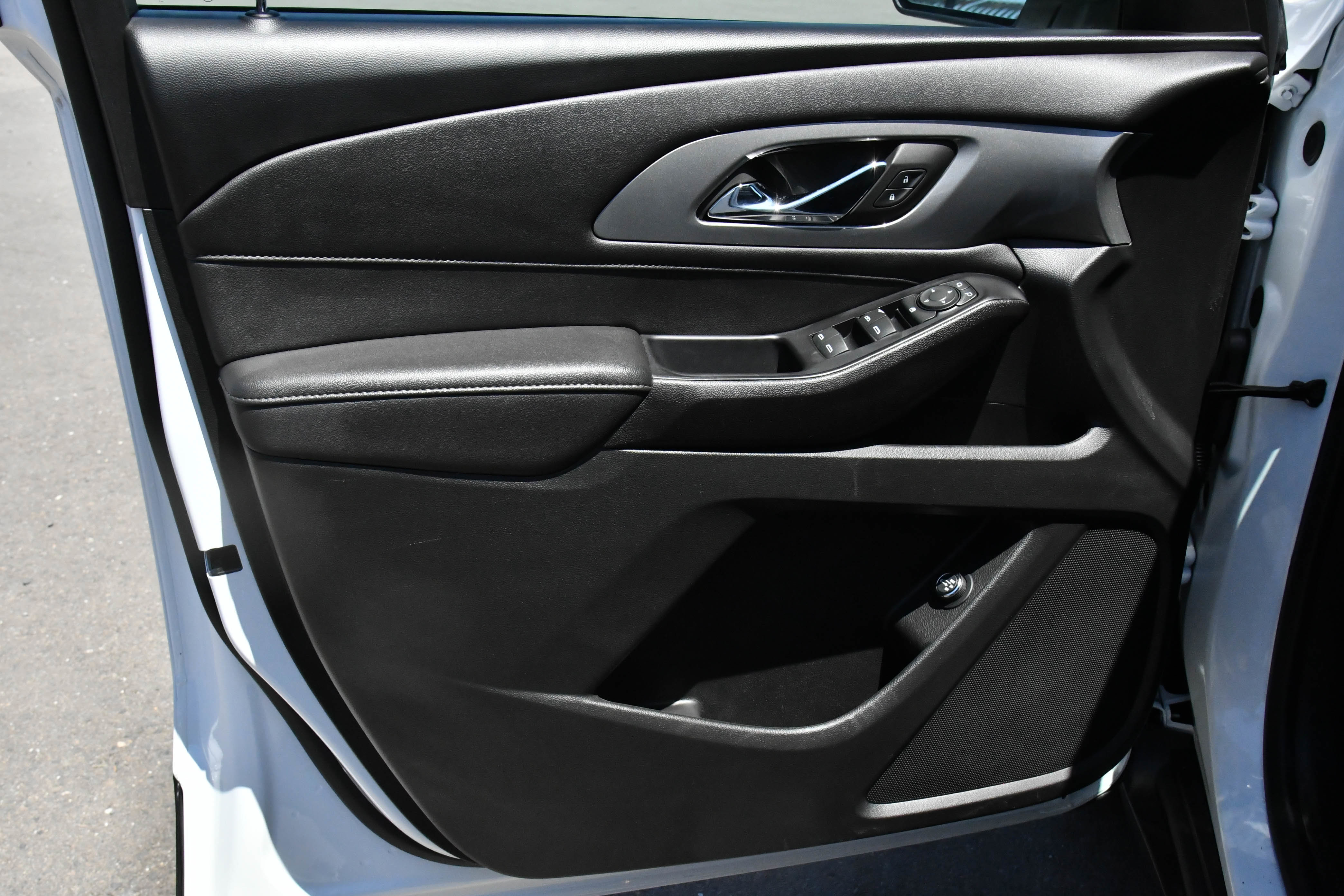 Used 2023 Chevrolet Traverse LT FWD image 14