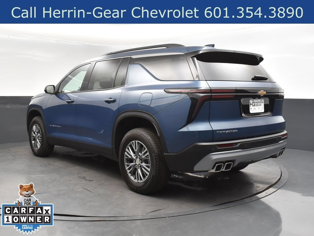 Used 2025 Chevrolet Traverse LT FWD image 4