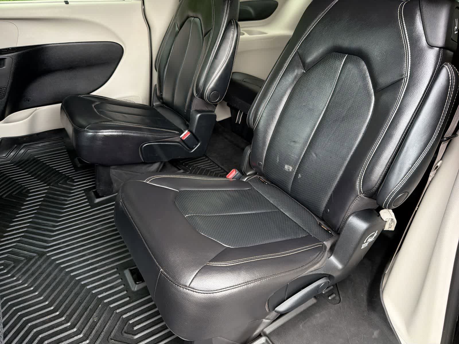 Used 2022 Chrysler Pacifica Touring-L FWD image 20