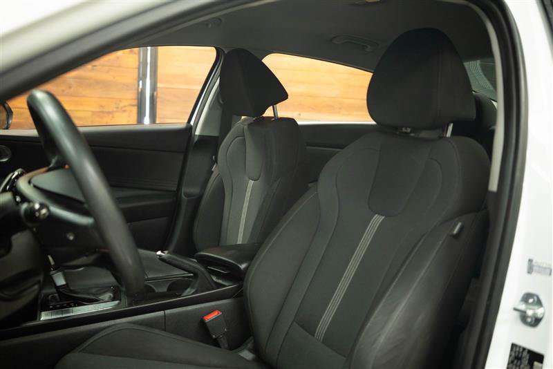 Used 2025 Hyundai Elantra SE FWD image 10