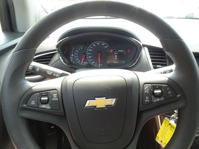 Used 2022 Chevrolet Trax LS w/ Tint and Cruise Package AWD/4WD image 19
