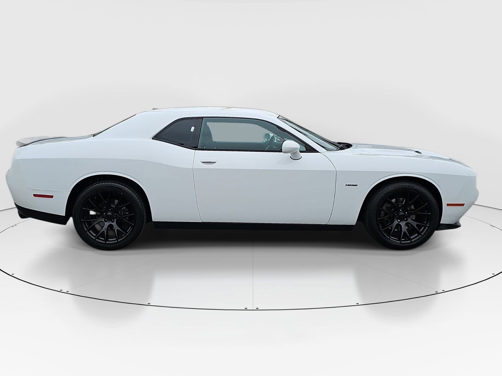 Used 2017 Dodge Challenger R/T RWD image 4