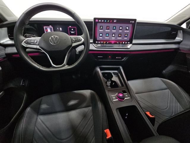 Used 2025 Volkswagen Tiguan SE image 7