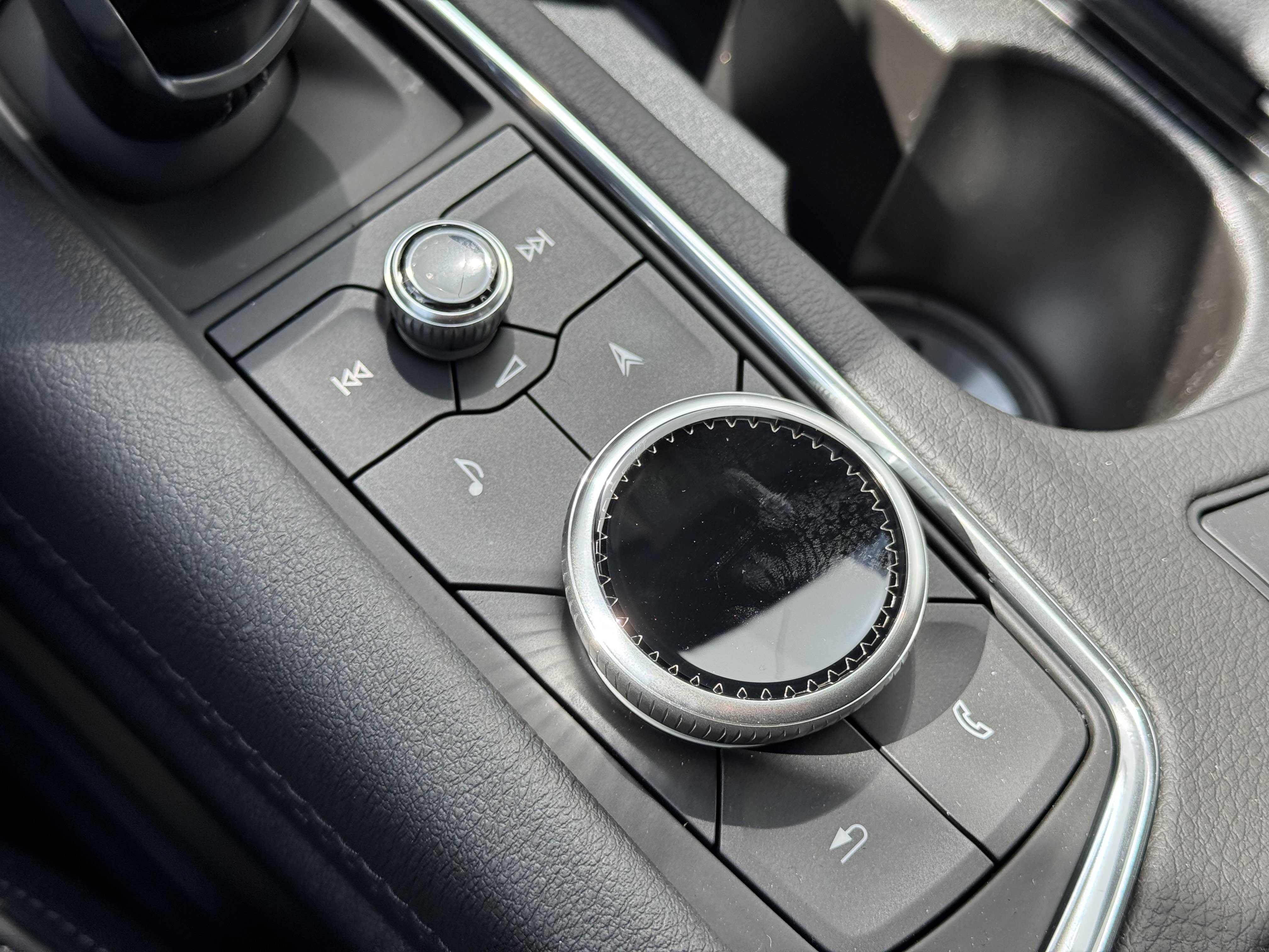 New 2025 Cadillac XT6 Sport w/ Technology Package image 27