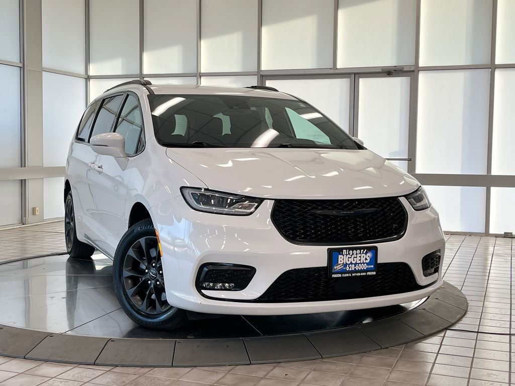 Used 2021 Chrysler Pacifica Touring w/ Cold Weather Group image 2