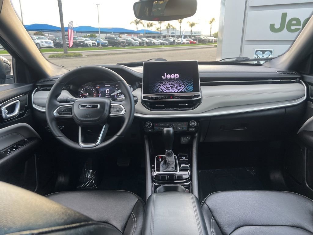 Used 2025 Jeep Compass Limited image 42
