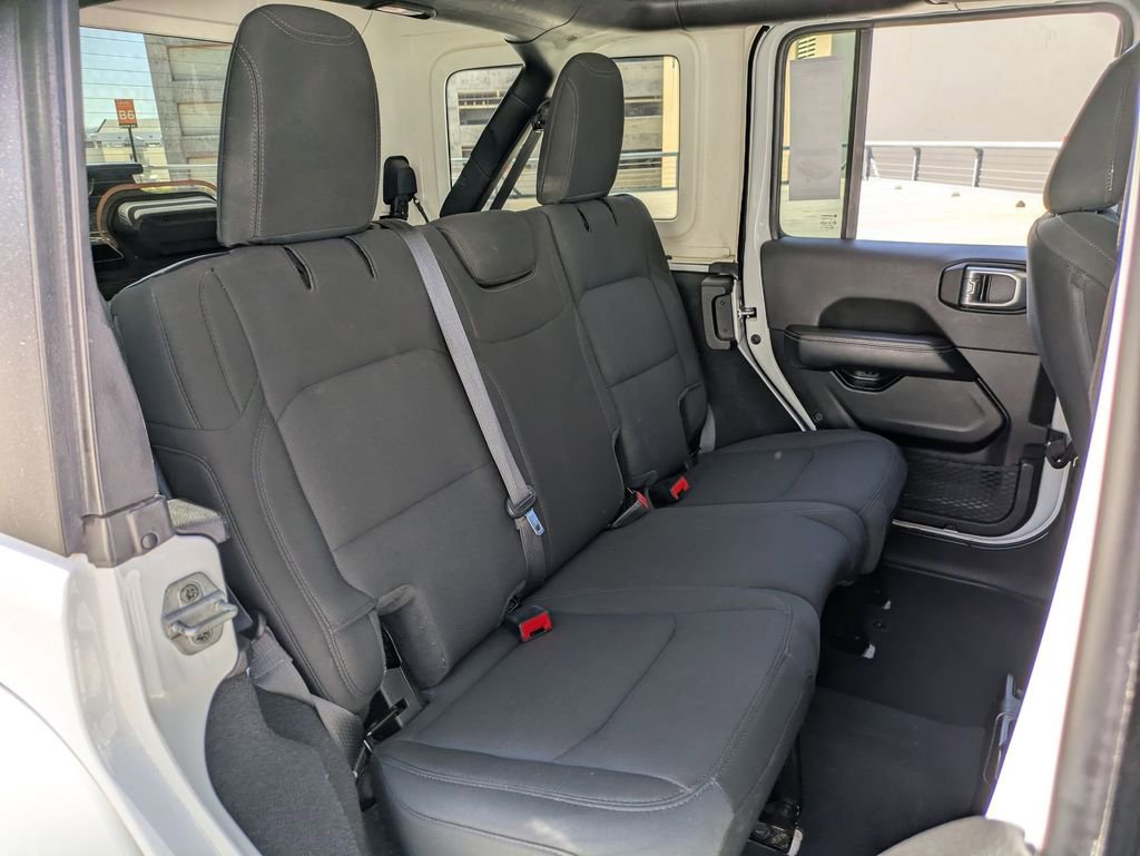 Used 2022 Jeep Wrangler Unlimited Sahara w/ Cold Weather Group AWD/4WD image 27
