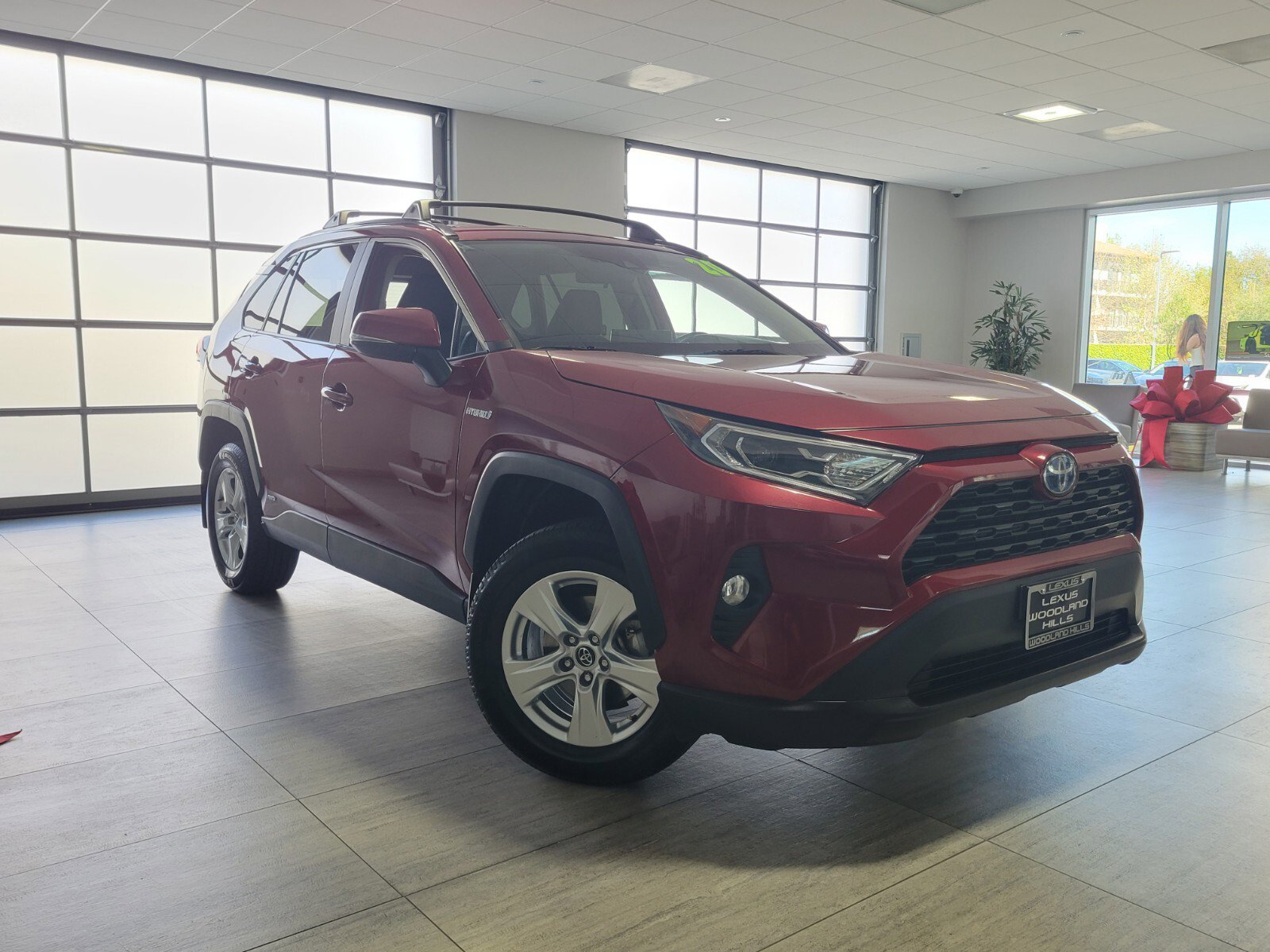 Used 2020 Toyota RAV4 XLE w/ XLE Grade Weather Package image 8