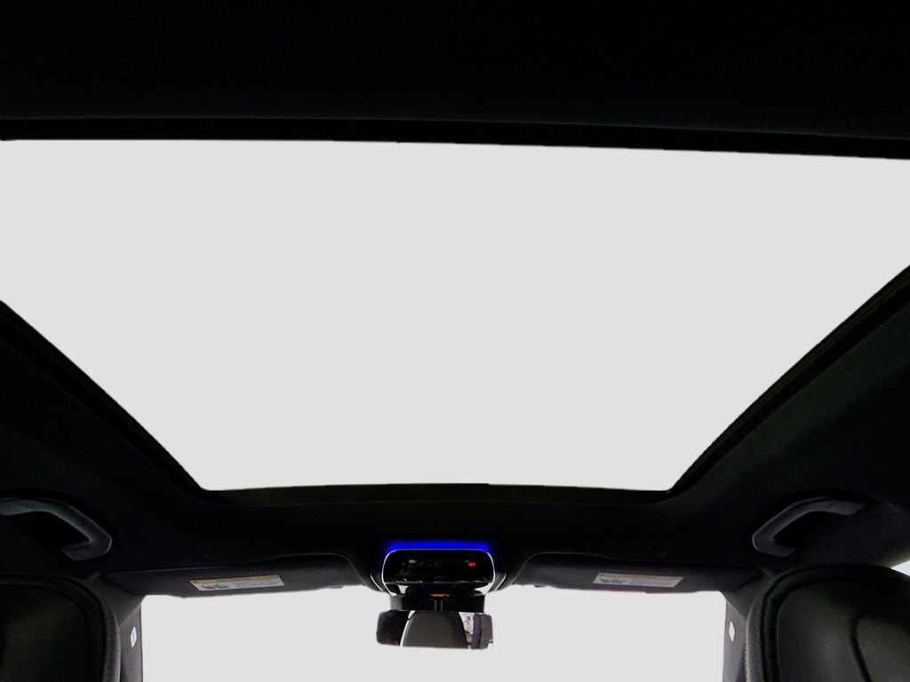 Used 2025 Mercedes-Benz GLC 300 4MATIC w/ AMG Line image 23