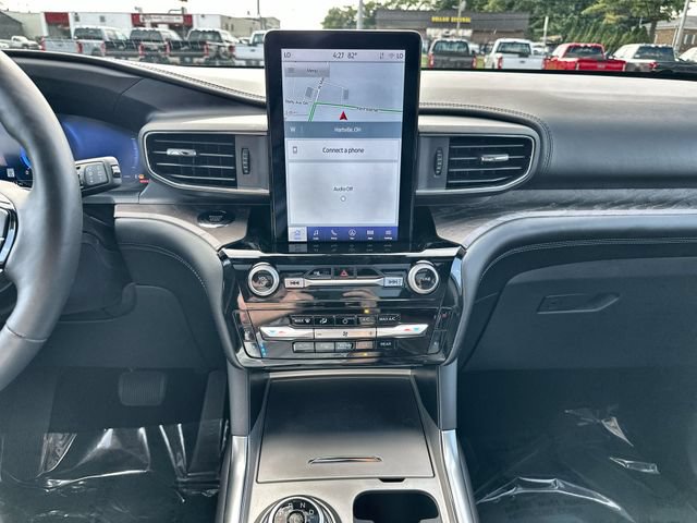 Used 2024 Ford Explorer Platinum w/ Technology Package AWD/4WD image 14