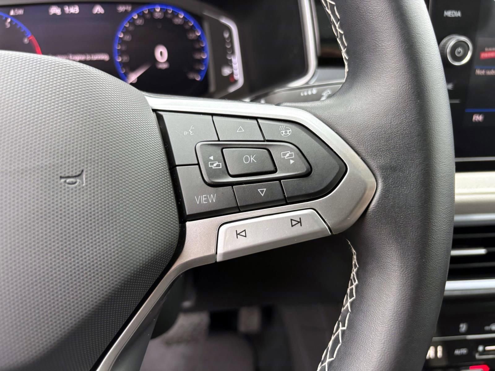 Used 2025 Volkswagen Taos SEL image 18