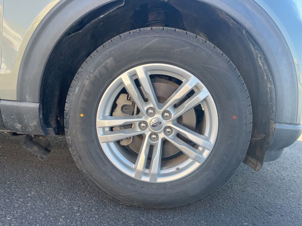 Used 2020 Ford Explorer XLT w/ Equipment Group 202A image 12