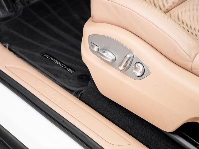 Certified 2025 Porsche Macan image 12