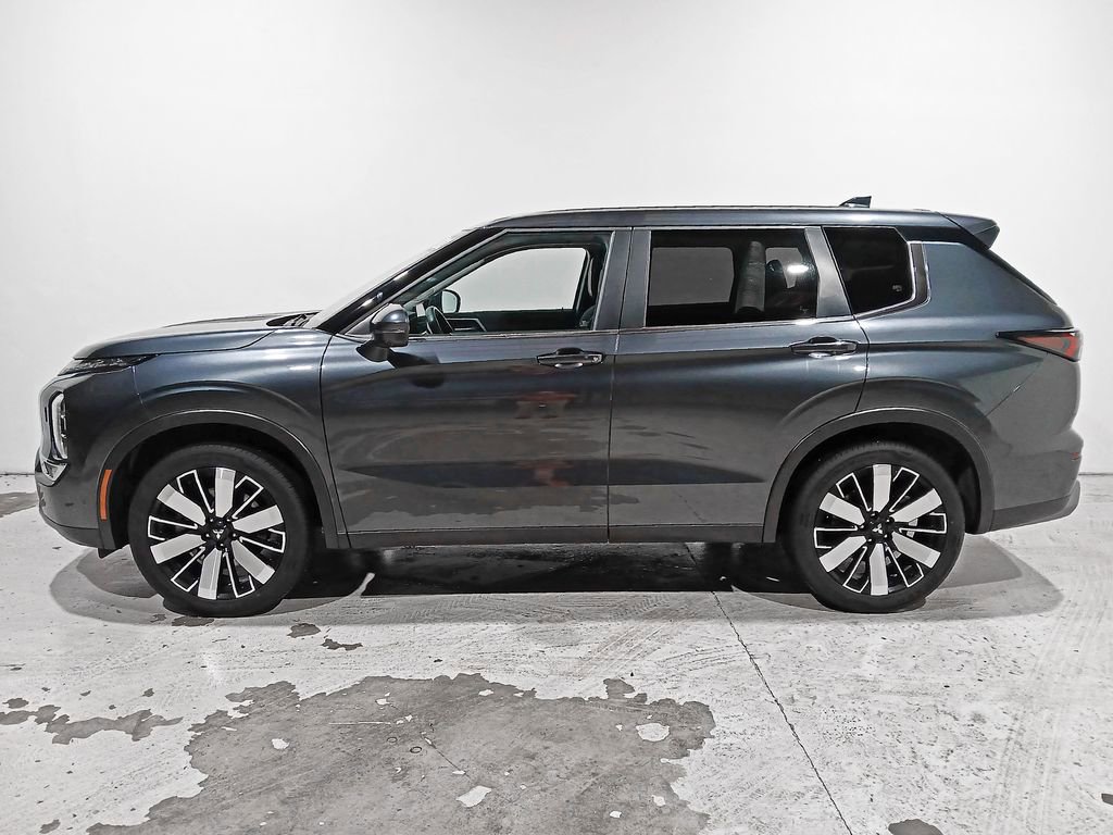 Used 2025 Mitsubishi Outlander SE AWD/4WD image 4