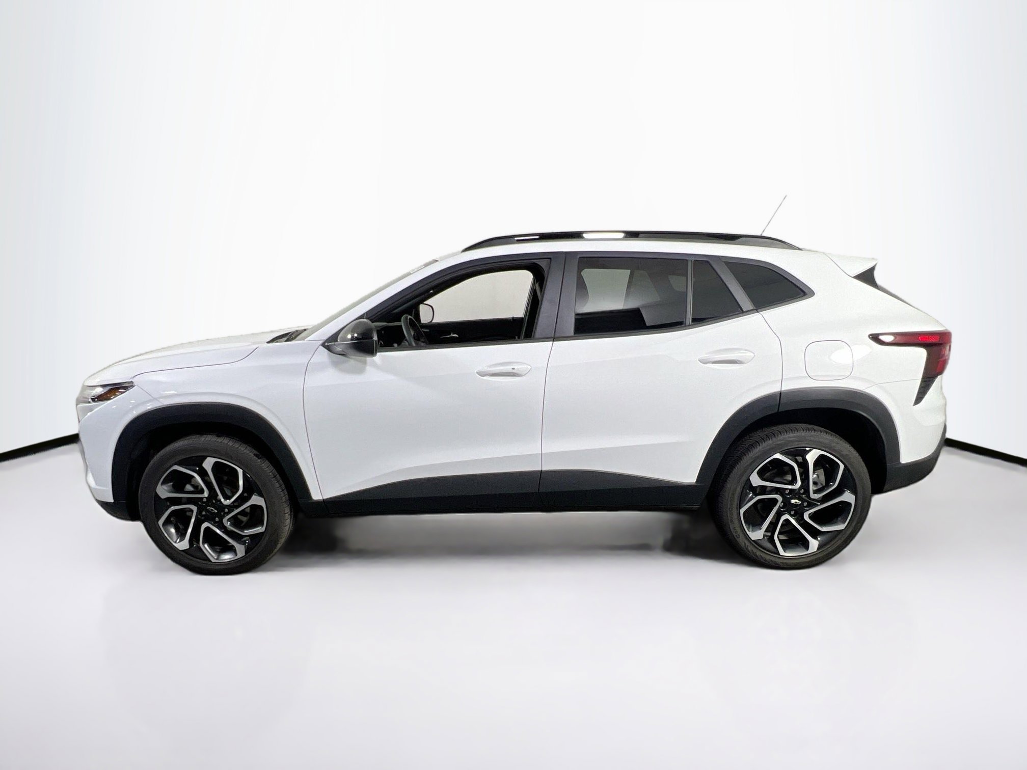 Used 2025 Chevrolet Trax RS w/ Driver Confidence Package image 8