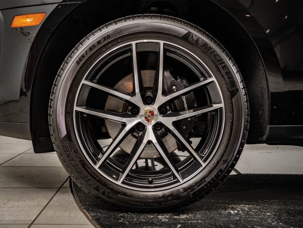 Certified 2024 Porsche Macan image 12