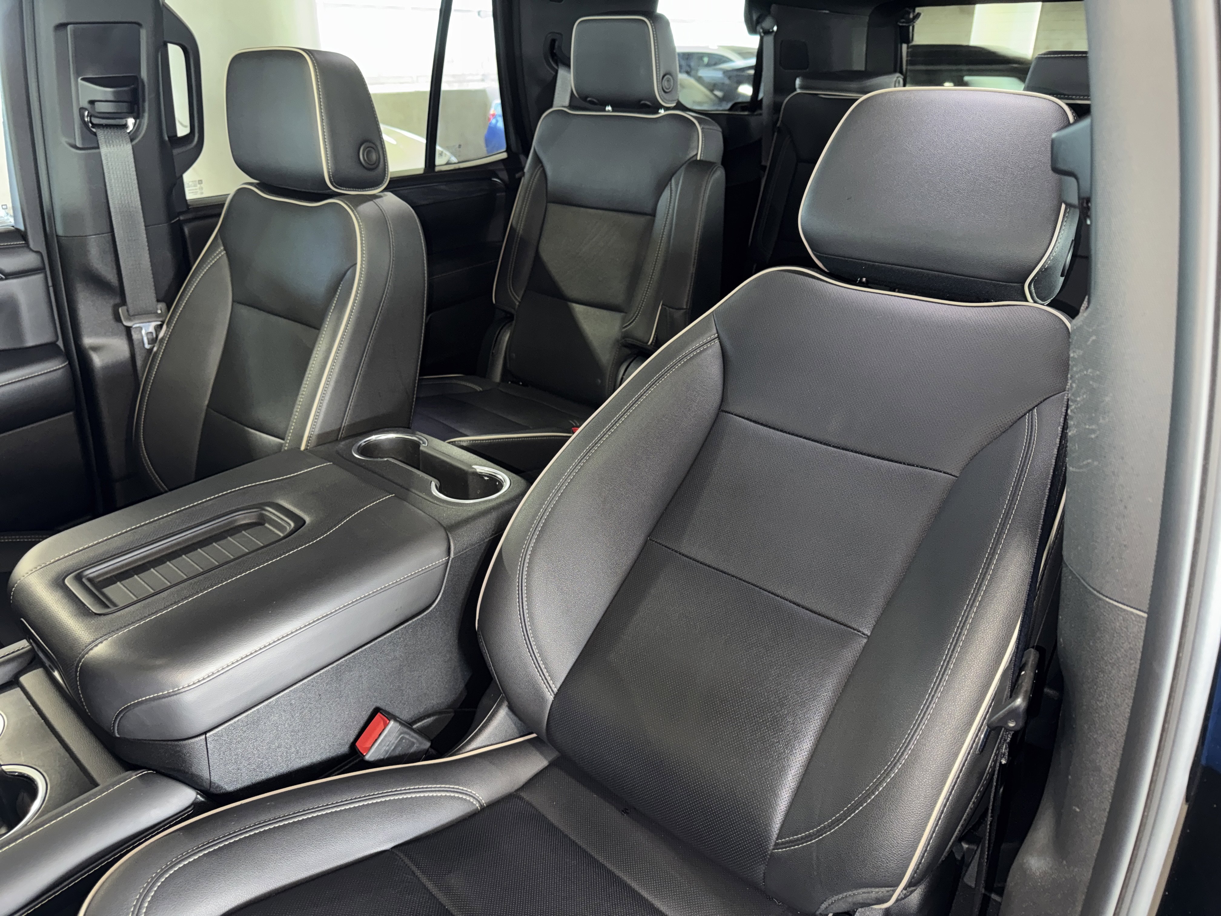 Used 2023 GMC Yukon SLT w/ SLT Premium Package AWD/4WD image 35