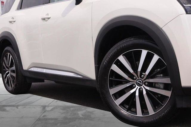 Used 2024 Nissan Pathfinder Platinum AWD/4WD image 3
