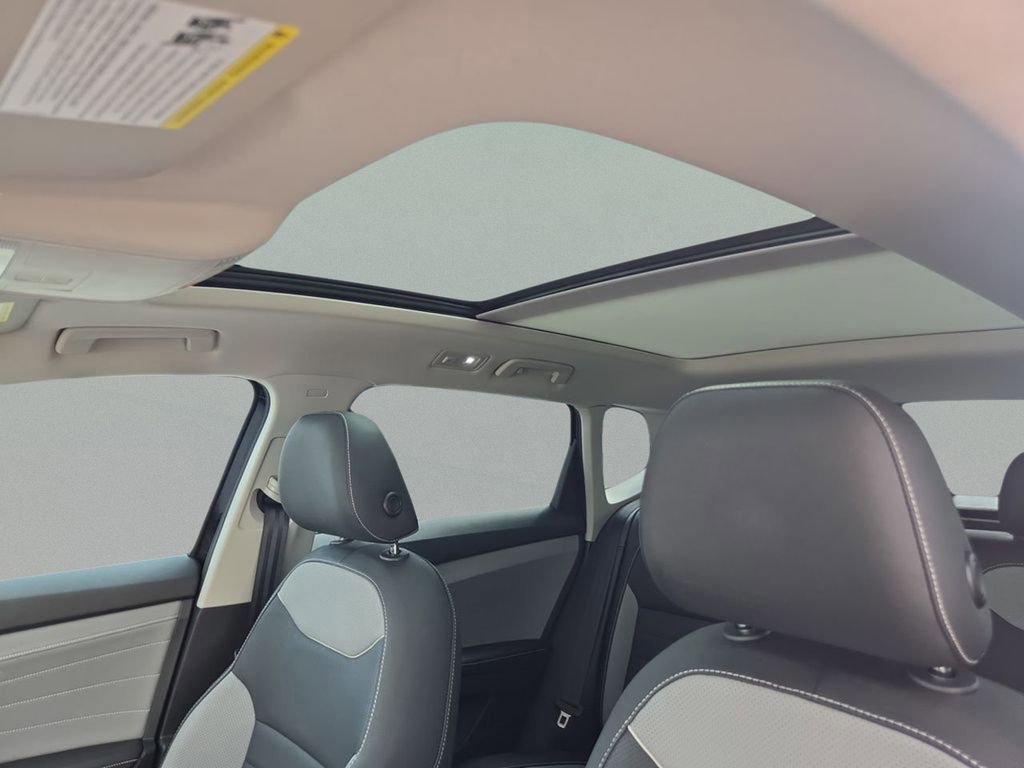 Used 2024 Volkswagen Taos SEL image 15