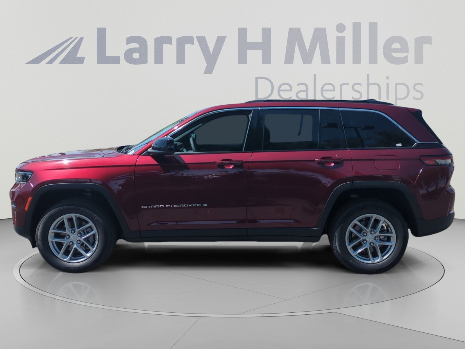 New 2026 Jeep Grand Cherokee Laredo X AWD/4WD image 2