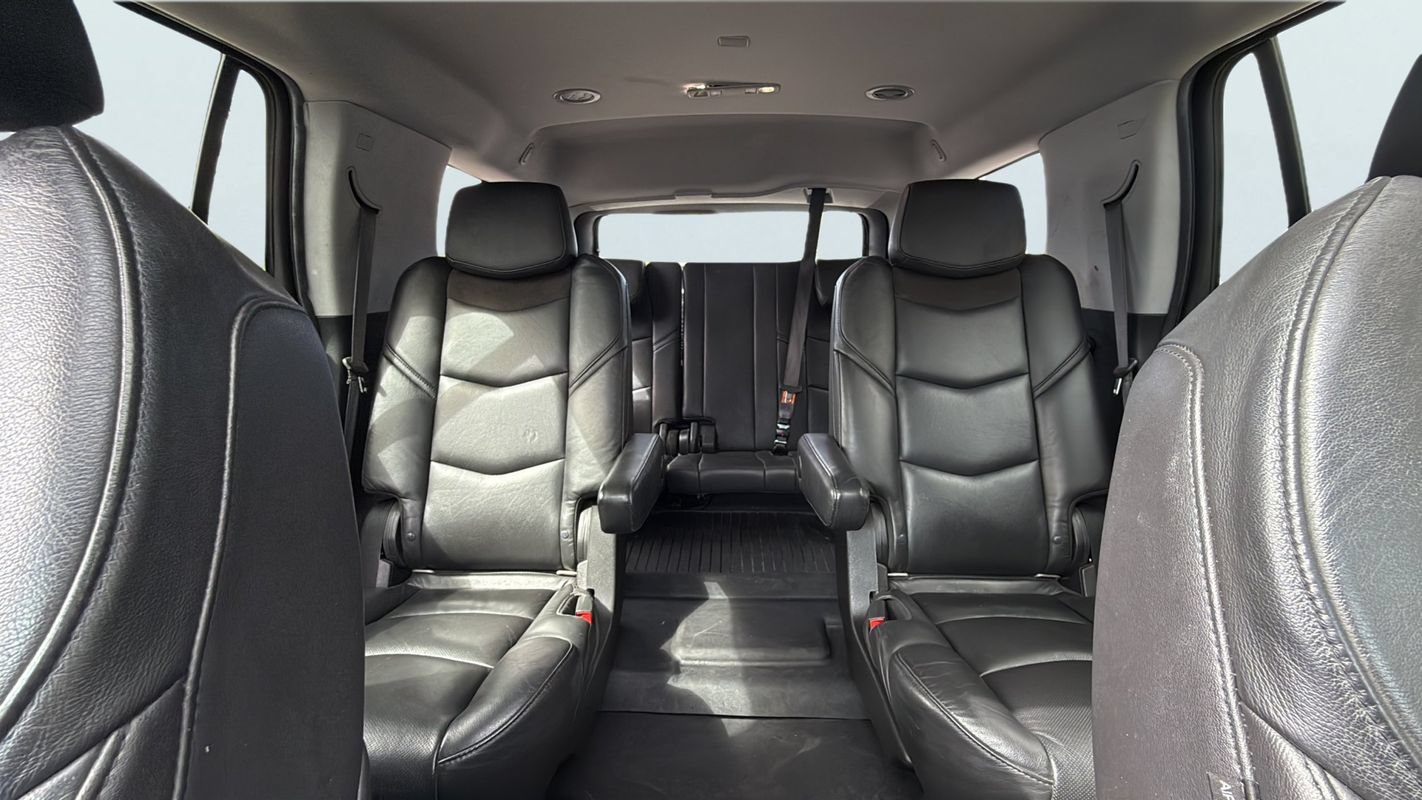 Used 2019 Cadillac Escalade Luxury AWD/4WD image 18