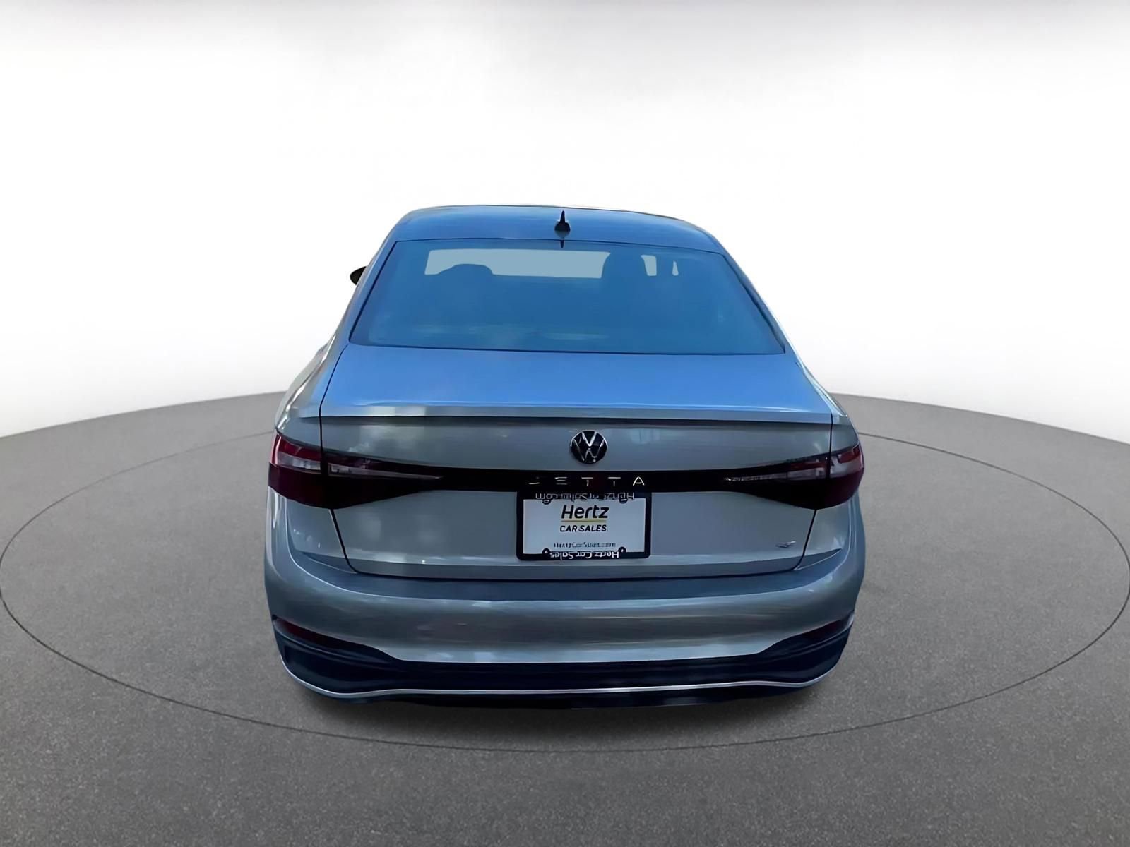 Used 2025 Volkswagen Jetta SE image 12