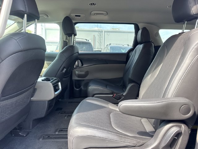 Used 2026 Kia Carnival LXS FWD image 11