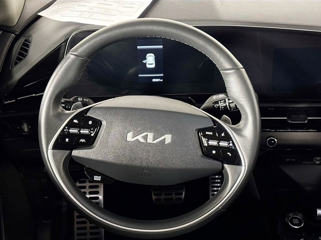 Used 2023 Kia Niro EX Touring FWD image 13