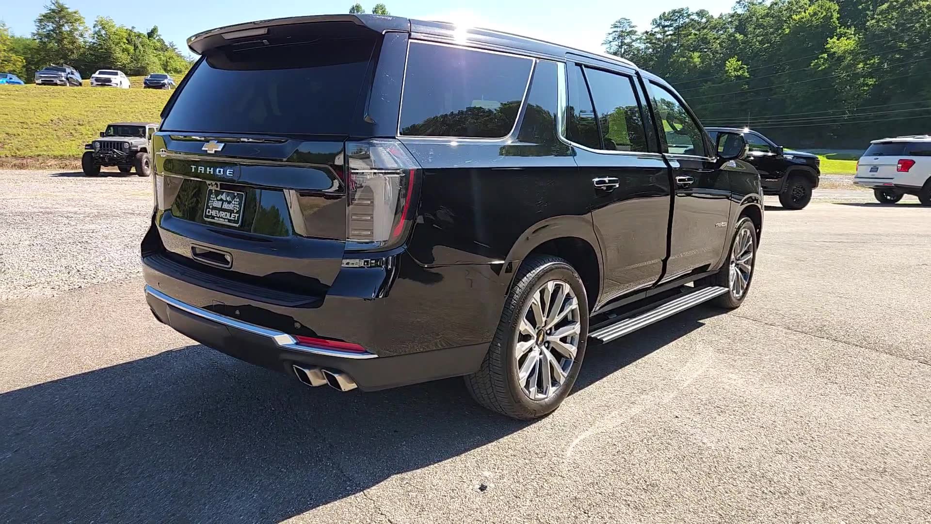 Used 2025 Chevrolet Tahoe High Country AWD/4WD image 16