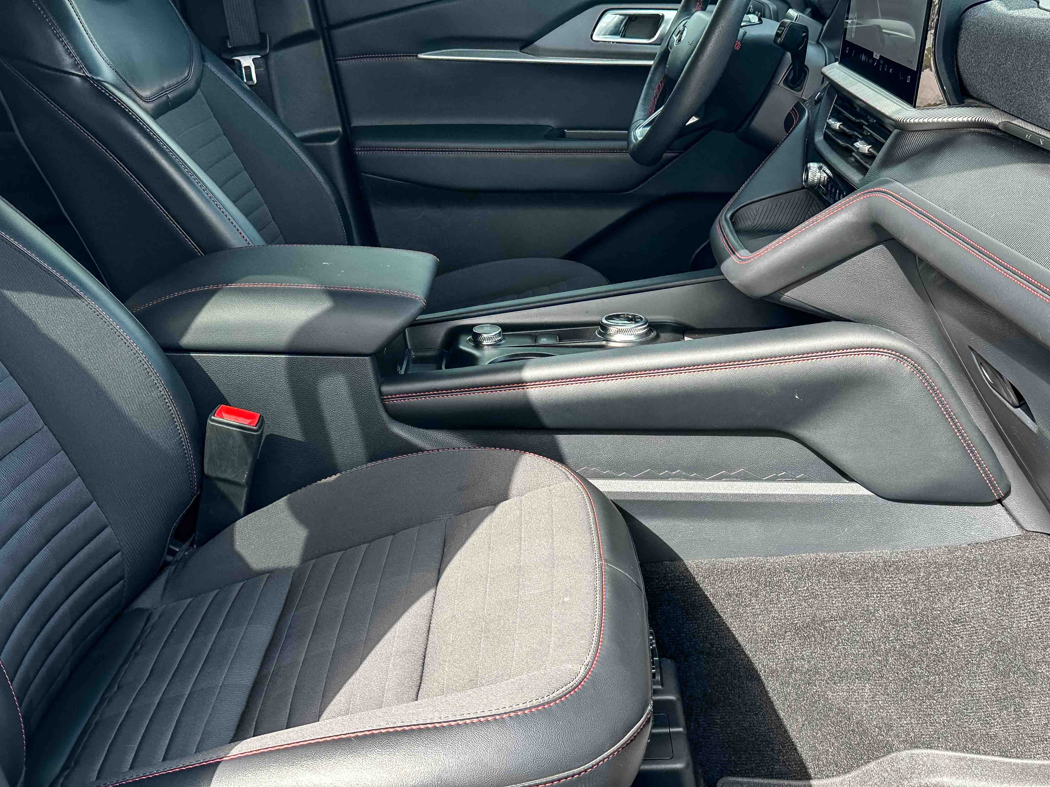 Used 2025 Ford Explorer ST-Line image 25