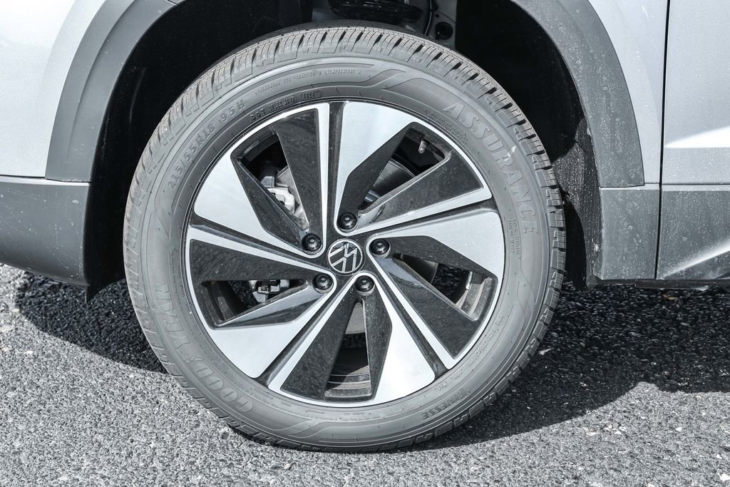 New 2025 Volkswagen Taos SE image 20