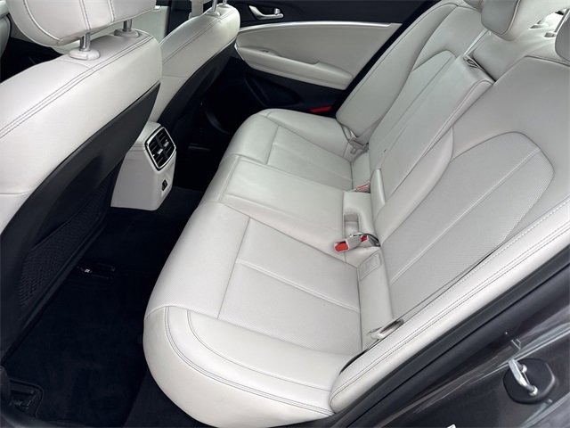 Used 2025 Genesis G70 2.5T image 30