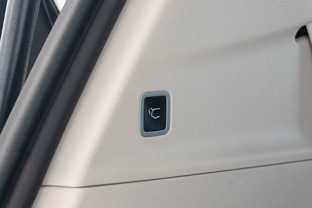Used 2024 Chrysler Voyager LX FWD image 13