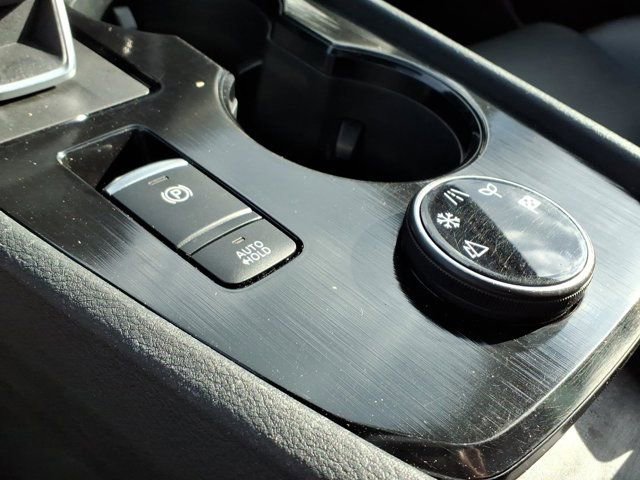 Used 2025 Nissan Rogue SL w/ Tech Package AWD/4WD image 16