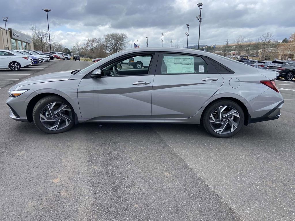 Used 2025 Hyundai Elantra Sport image 6