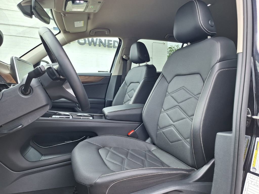 Used 2025 Volkswagen Atlas SE FWD image 24