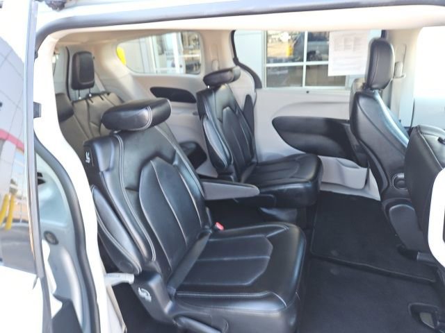 Used 2024 Chrysler Pacifica Touring-L image 26