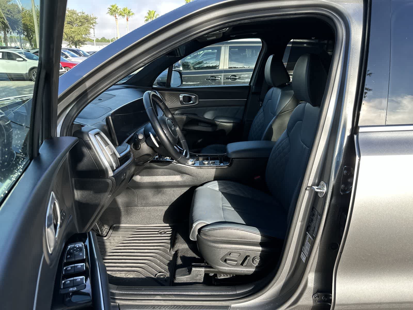 Used 2025 Kia Sorento SX Prestige AWD/4WD image 2