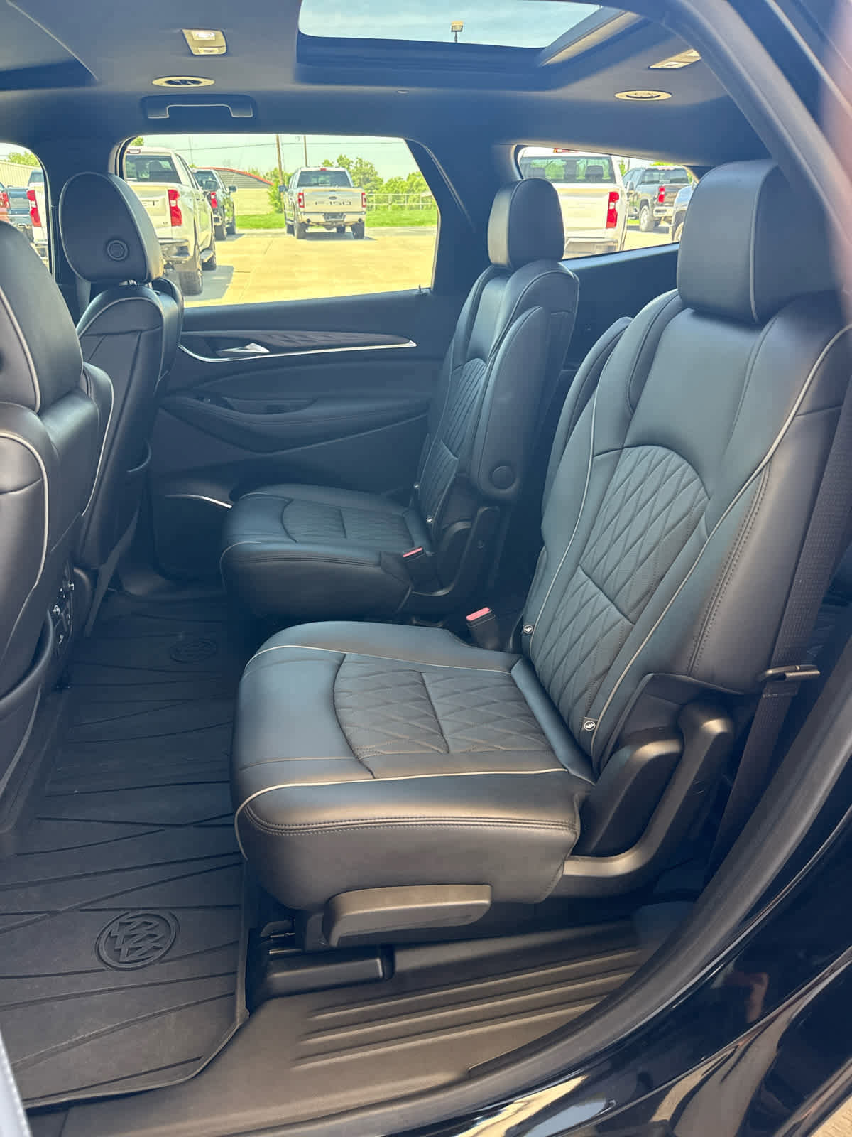 Used 2023 Buick Enclave Avenir image 24