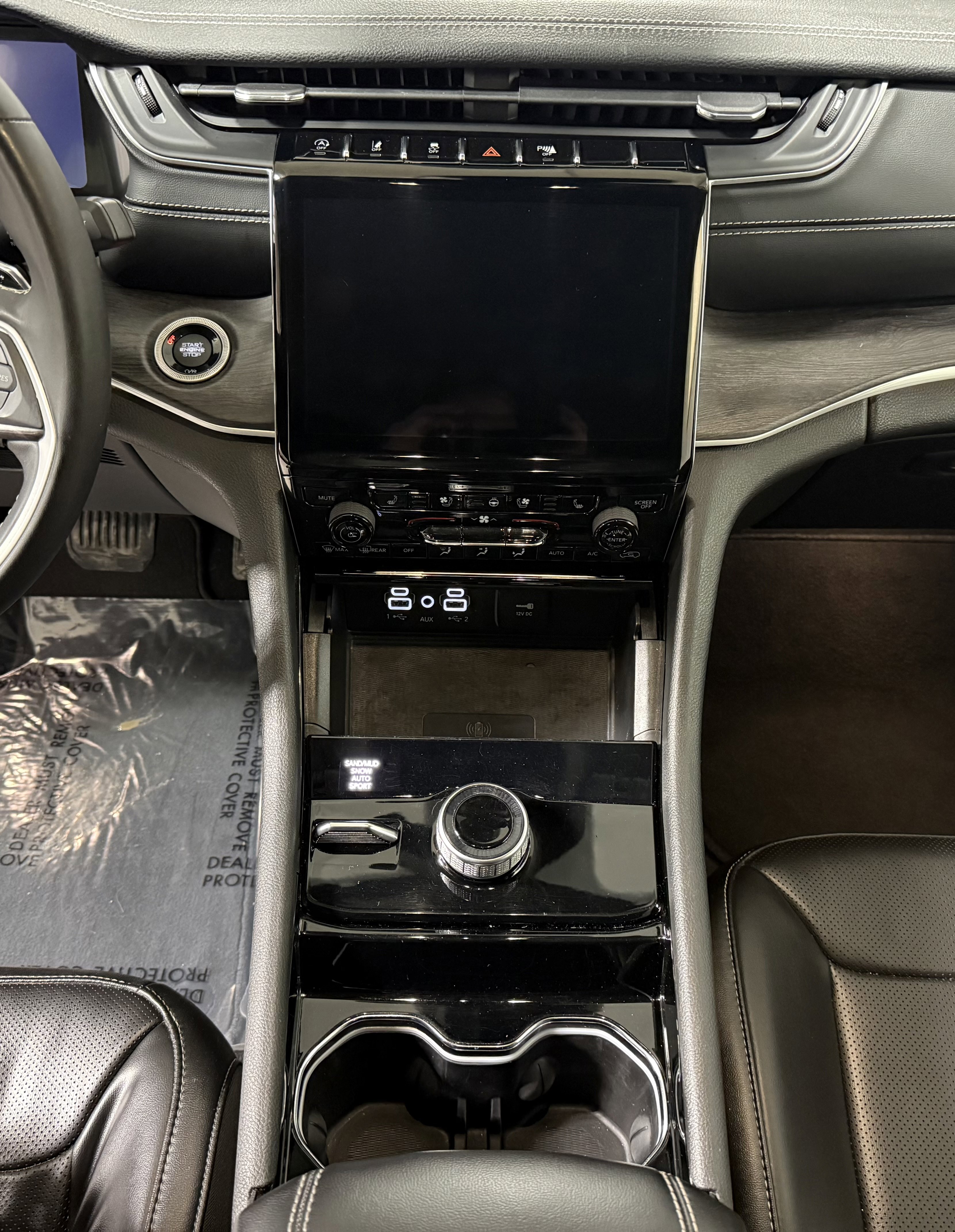 Used 2023 Jeep Grand Cherokee Limited w/ Luxury Tech Group II image 26