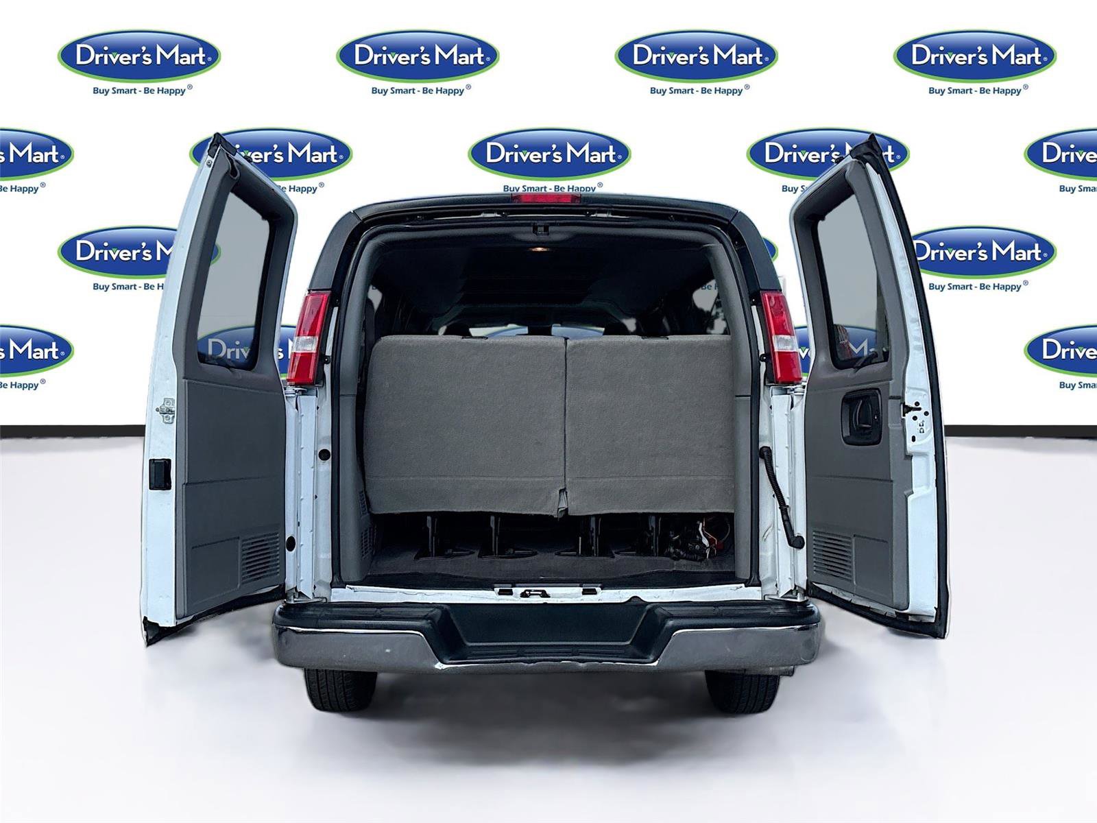 Used 2020 Chevrolet Express 3500 LT w/ LT Preferred Equipment Group image 23