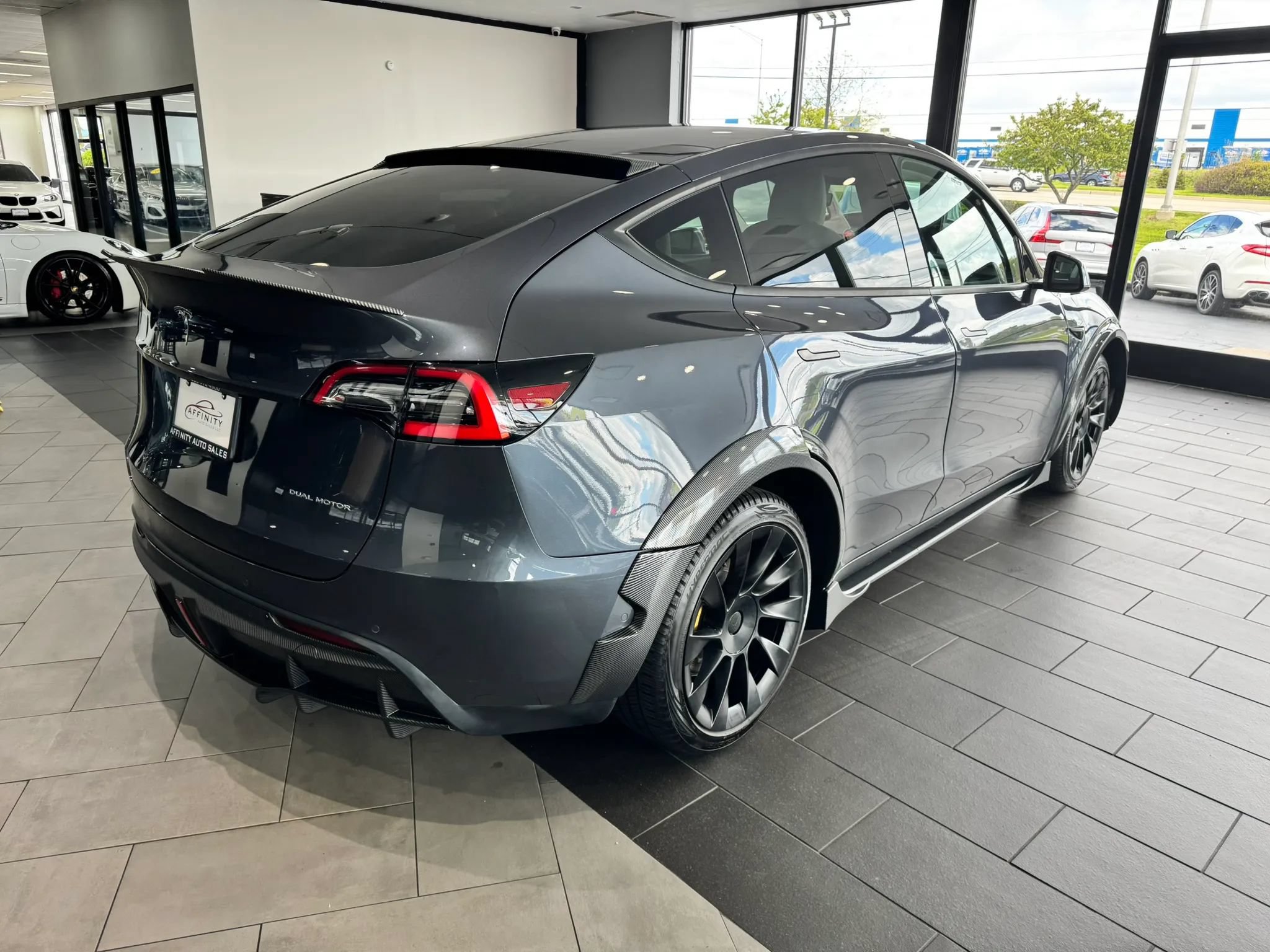 Used 2021 Tesla Model Y Long Range AWD/4WD image 3