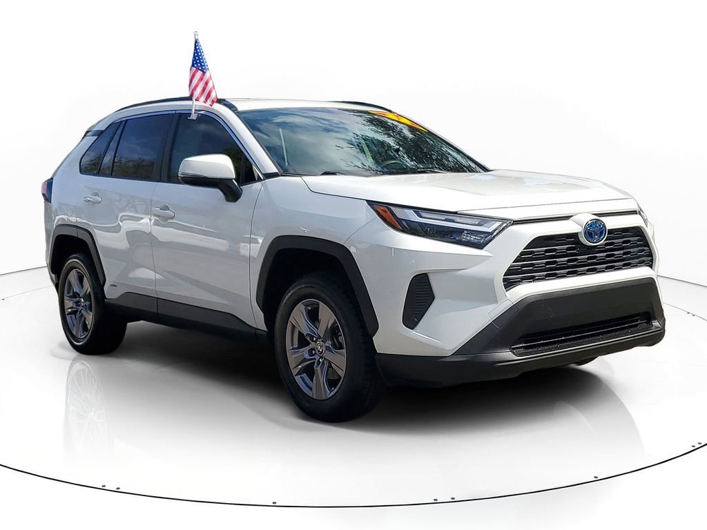 Used 2022 Toyota RAV4 XLE image 2