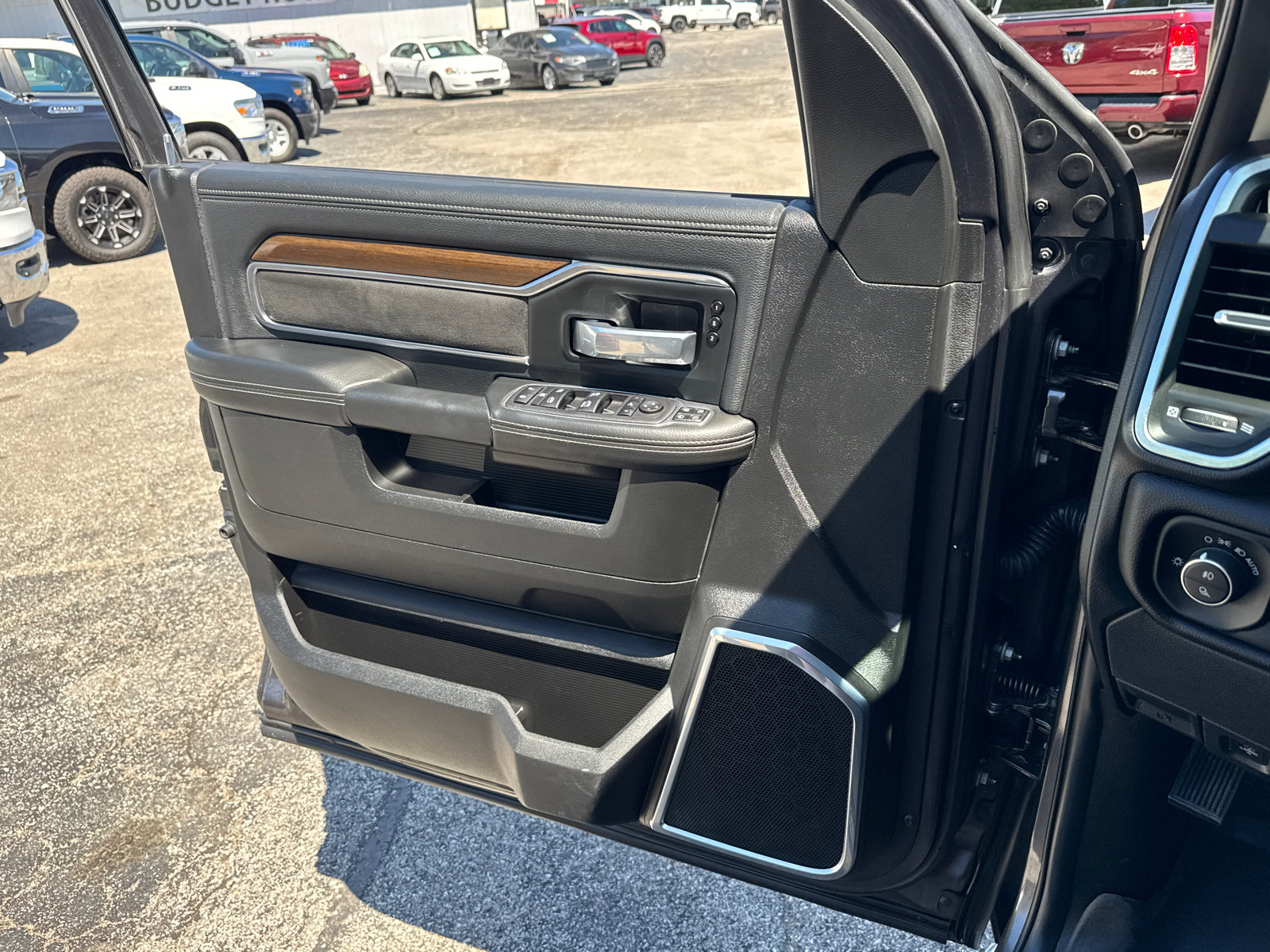 Used 2024 RAM 2500 Laramie w/ Safety Group AWD/4WD image 18